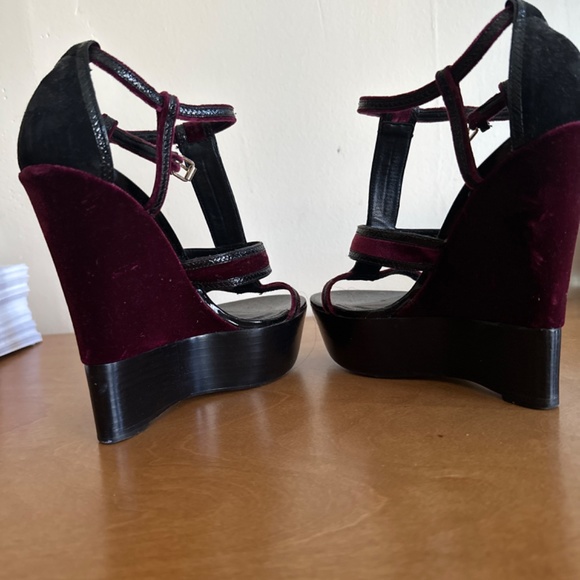 Velvet Burberry - Picture 3 of 5